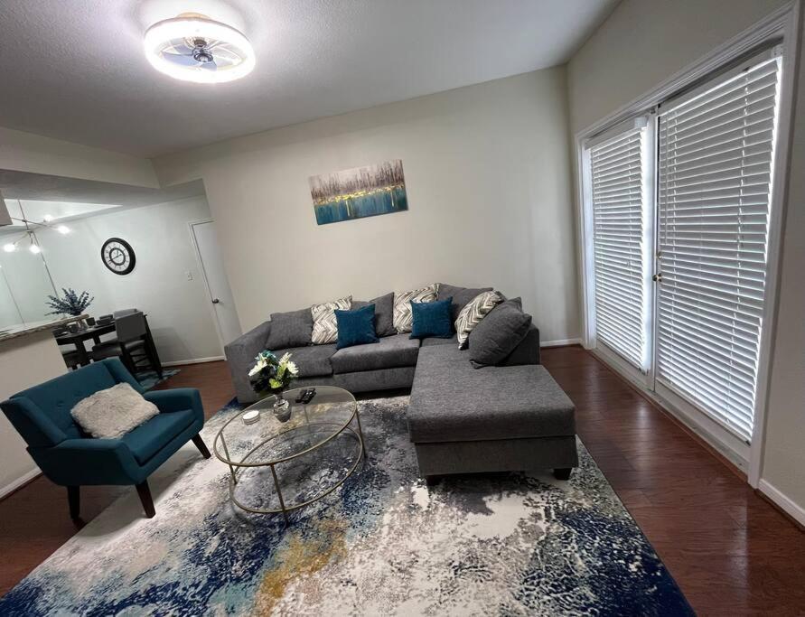 Home Away From Home-Cozy 2 Bdrm Condo/Med Cntr/Nrg Houston Bagian luar foto