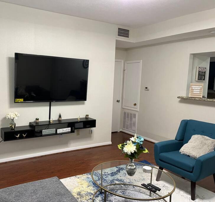 Home Away From Home-Cozy 2 Bdrm Condo/Med Cntr/Nrg Houston Bagian luar foto