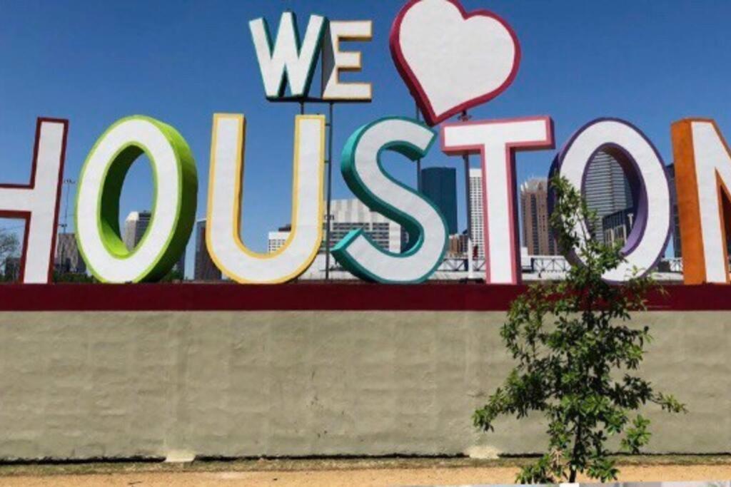 Home Away From Home-Cozy 2 Bdrm Condo/Med Cntr/Nrg Houston Bagian luar foto