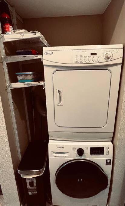 Home Away From Home-Cozy 2 Bdrm Condo/Med Cntr/Nrg Houston Bagian luar foto