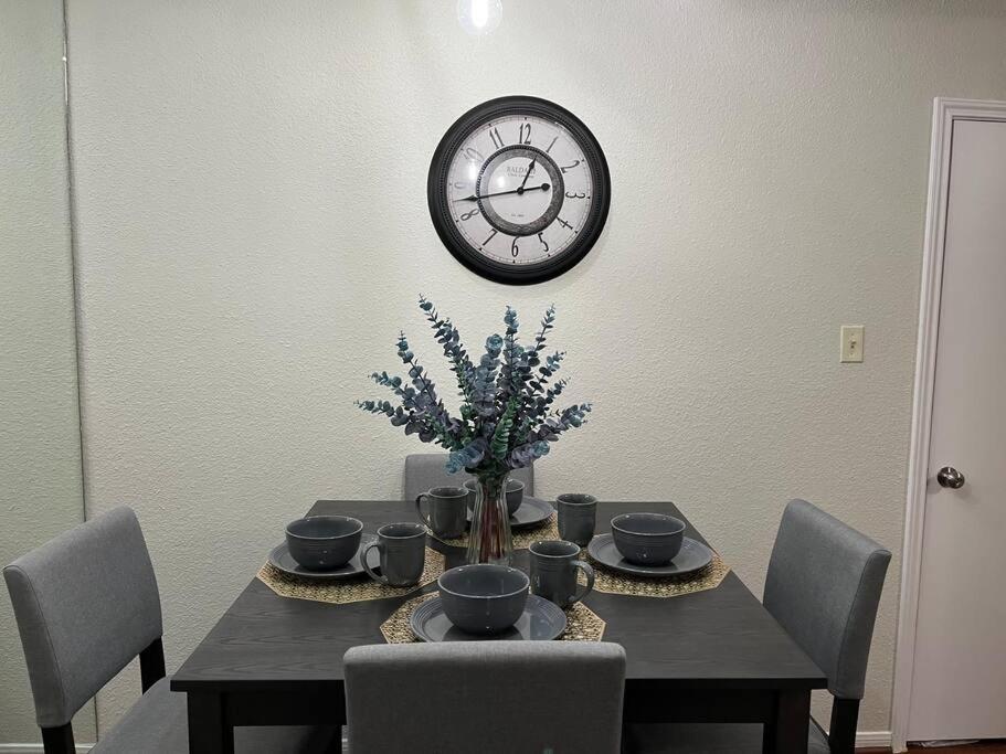Home Away From Home-Cozy 2 Bdrm Condo/Med Cntr/Nrg Houston Bagian luar foto