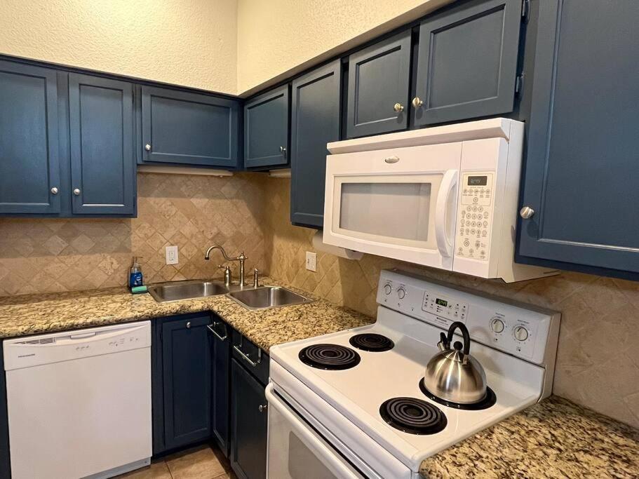 Home Away From Home-Cozy 2 Bdrm Condo/Med Cntr/Nrg Houston Bagian luar foto