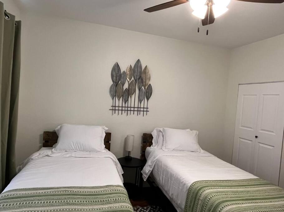 Home Away From Home-Cozy 2 Bdrm Condo/Med Cntr/Nrg Houston Bagian luar foto